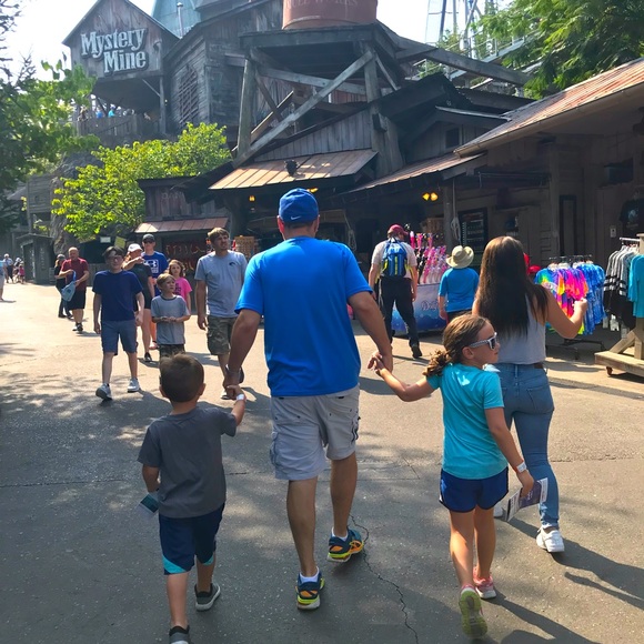 Meet your Posher, Sarah - Picture 2 of 2